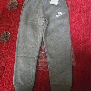 Nwt little boys Nike pant size 5-6 years